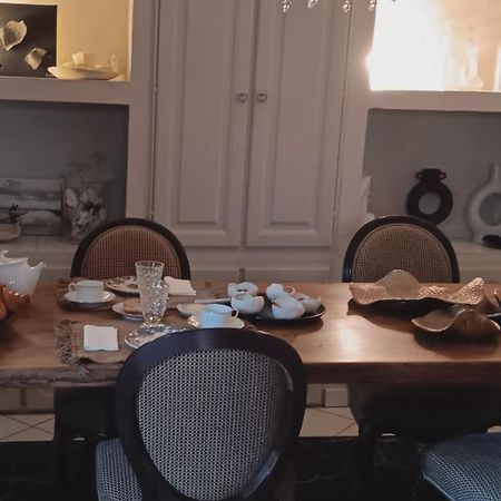 La Maison Perchee Айга-Мортас Екстериор снимка