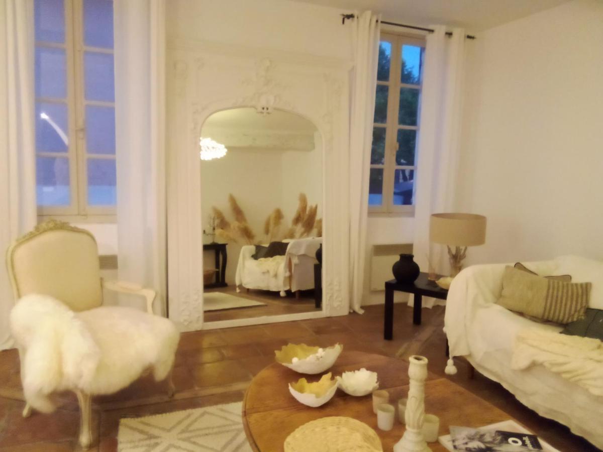 La Maison Perchee Айга-Мортас Екстериор снимка
